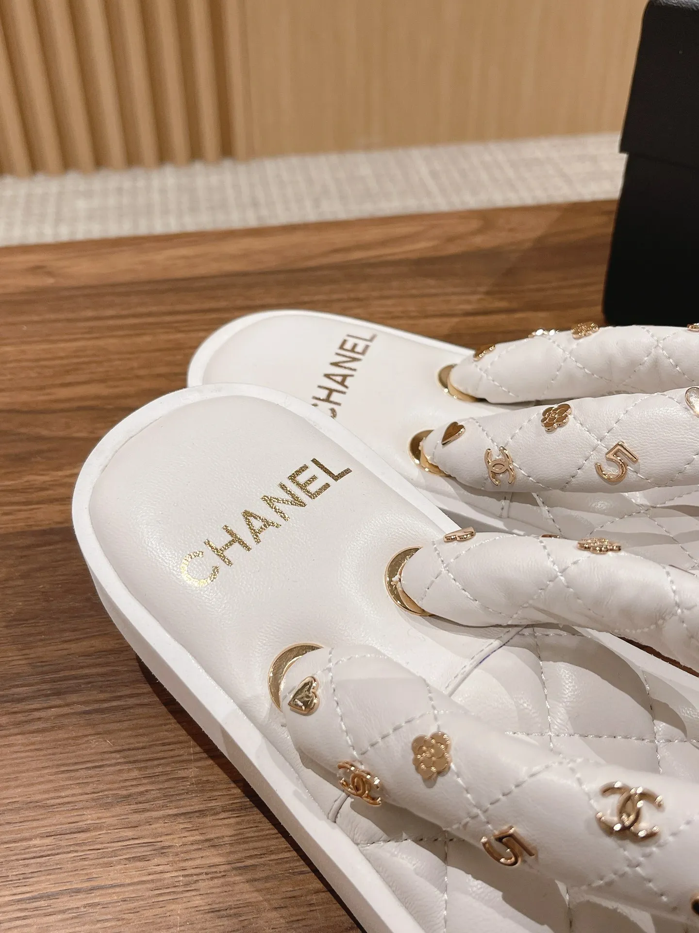 👟👟Ex-factory price 400👟👟 Women's Shoes Women's Clothing Women's Shoes Factory CHANEL Chanel's new 2023 early spring flip-flops, a spring must-have, goddess series, with the elegant and ladylike temperament of Xiangjia, super attractive and irresistible.  Made of original imported top-grade sheepskin material, original molded hardware buckle #electric embroidery. The midsole is wrapped with imported sheepskin, which is soft and comfortable. Original molded lightweight and wear-resistant velvet outsole Size: 35-40M